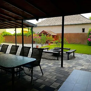tahiti-garden-apartman.hotels-hajduszoboszlo-hungary.com/